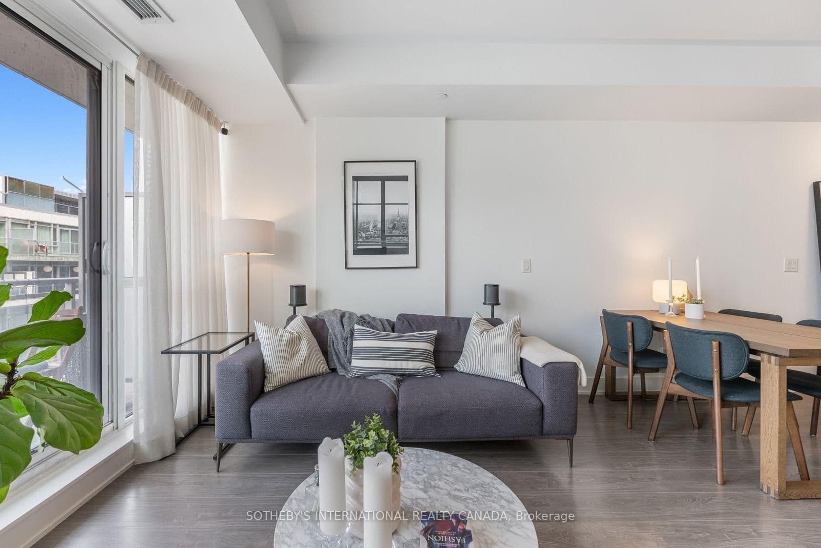 508 Wellington Street W, Unit 901 thumbnail 18