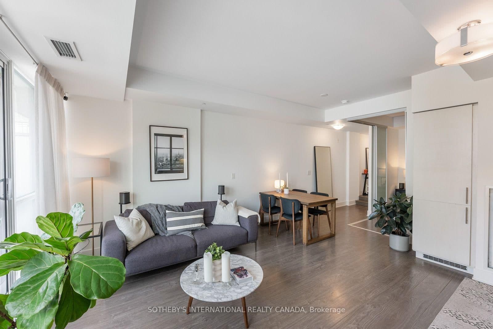 508 Wellington Street W, Unit 901 thumbnail 19