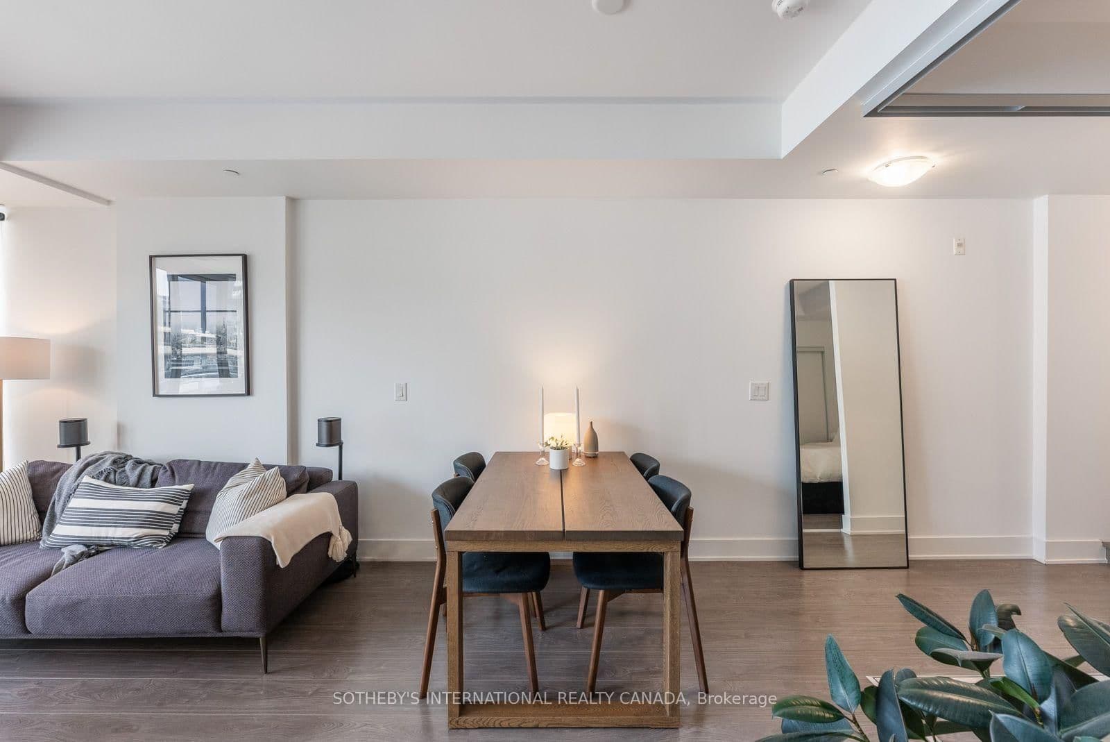508 Wellington Street W, Unit 901 thumbnail 20