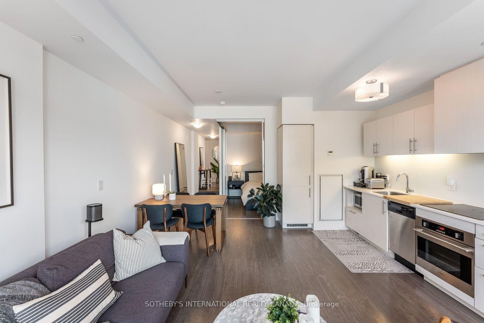 508 Wellington Street W, Unit 901 thumbnail 22