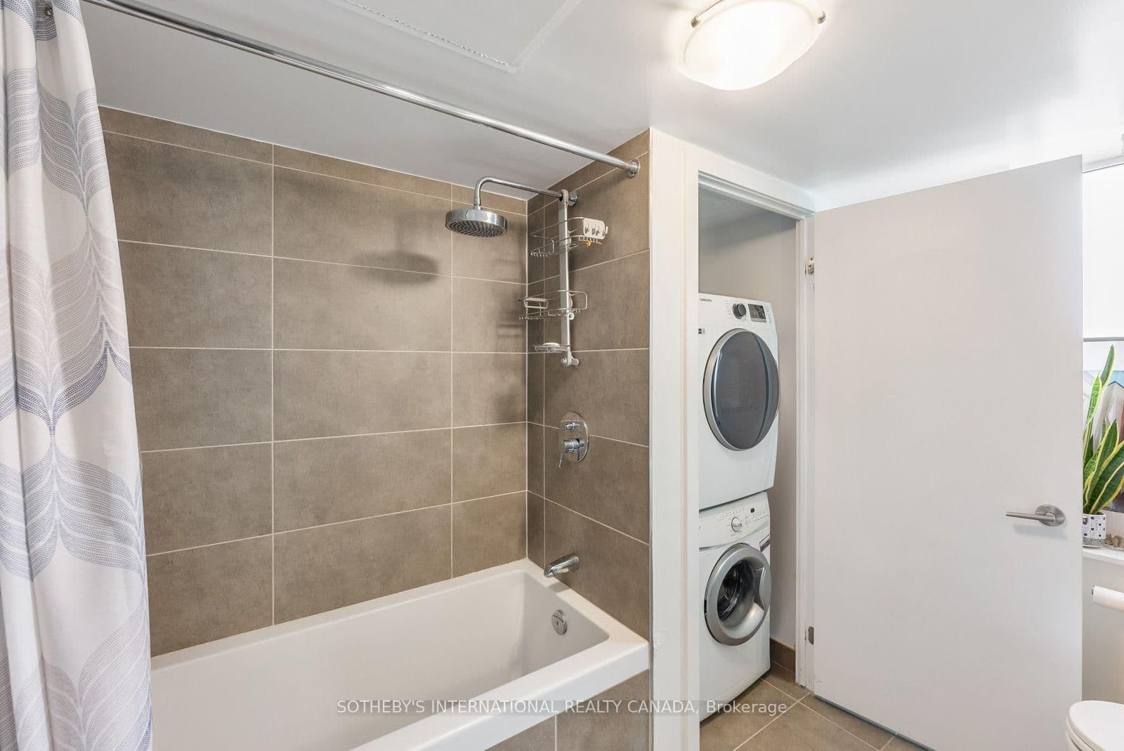508 Wellington Street W, Unit 901 thumbnail 5