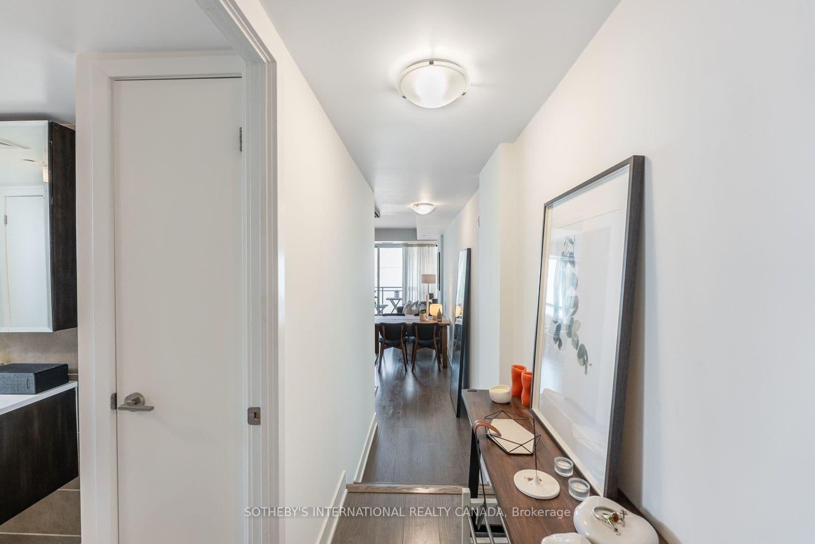 508 Wellington Street W, Unit 901 thumbnail 7