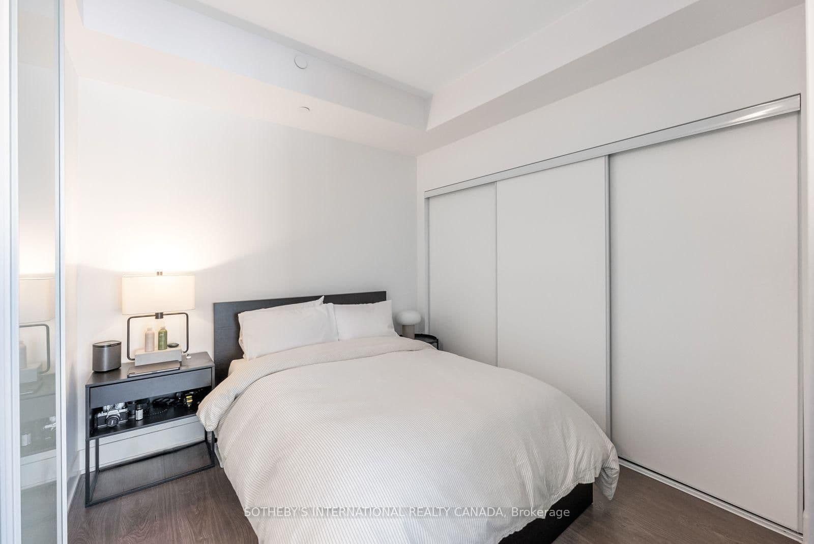 508 Wellington Street W, Unit 901 thumbnail 9