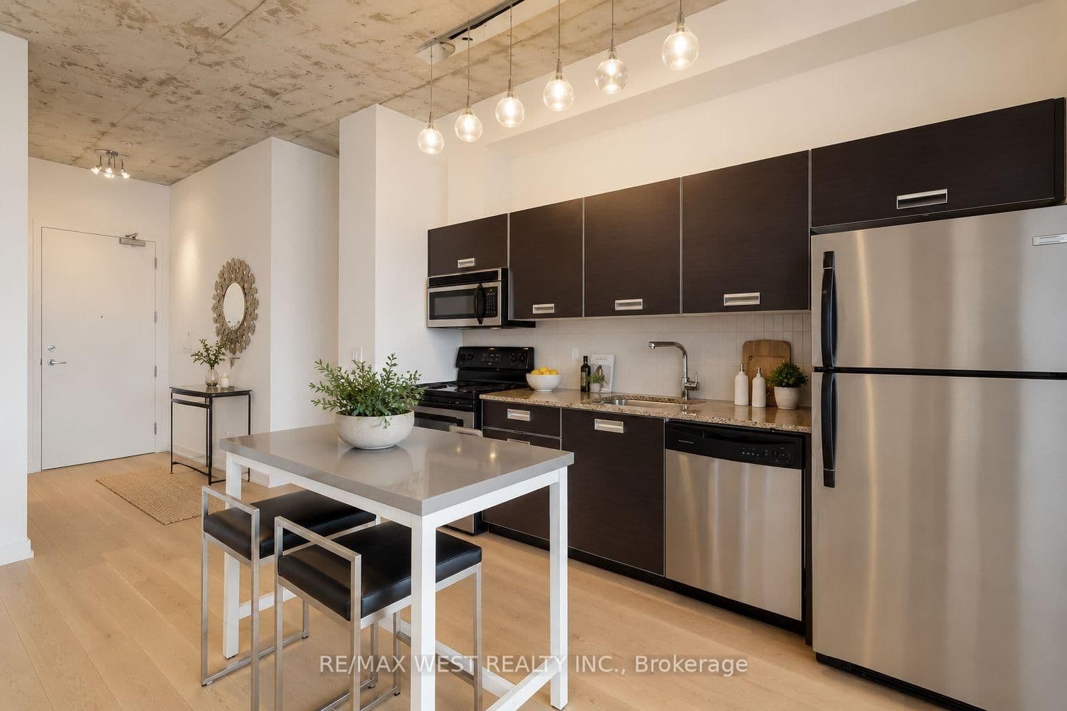 60 Bathurst Street, Unit 401 thumbnail 4