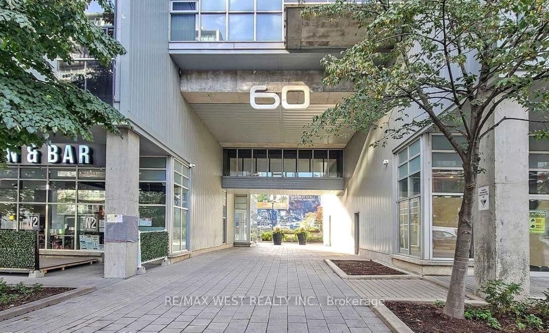 60 Bathurst Street, Unit 401 thumbnail 9