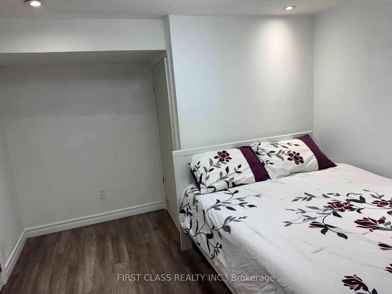 524 Bathurst Street, Unit Bsmnt thumbnail 11