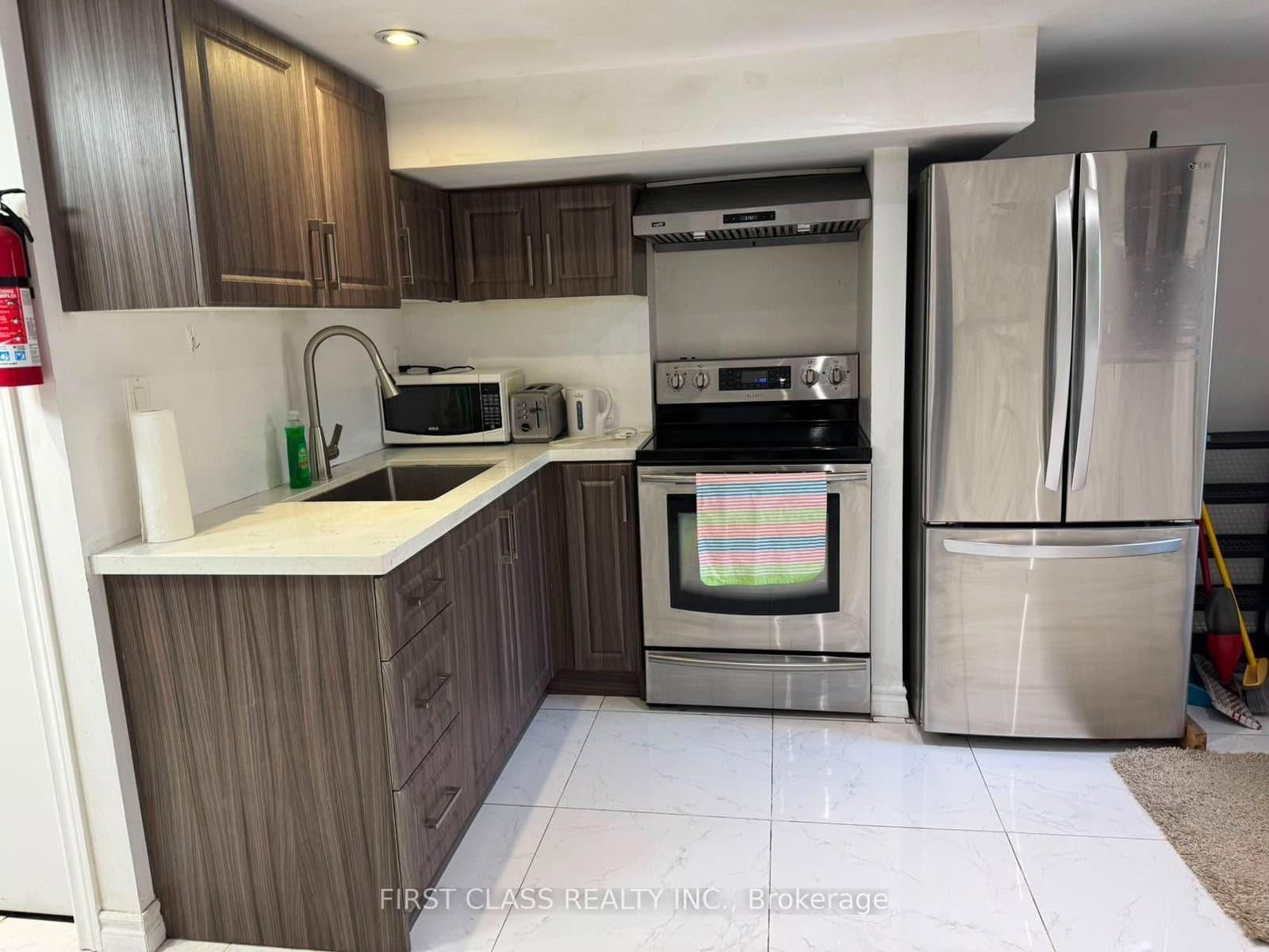 524 Bathurst Street, Unit Bsmnt thumbnail 2