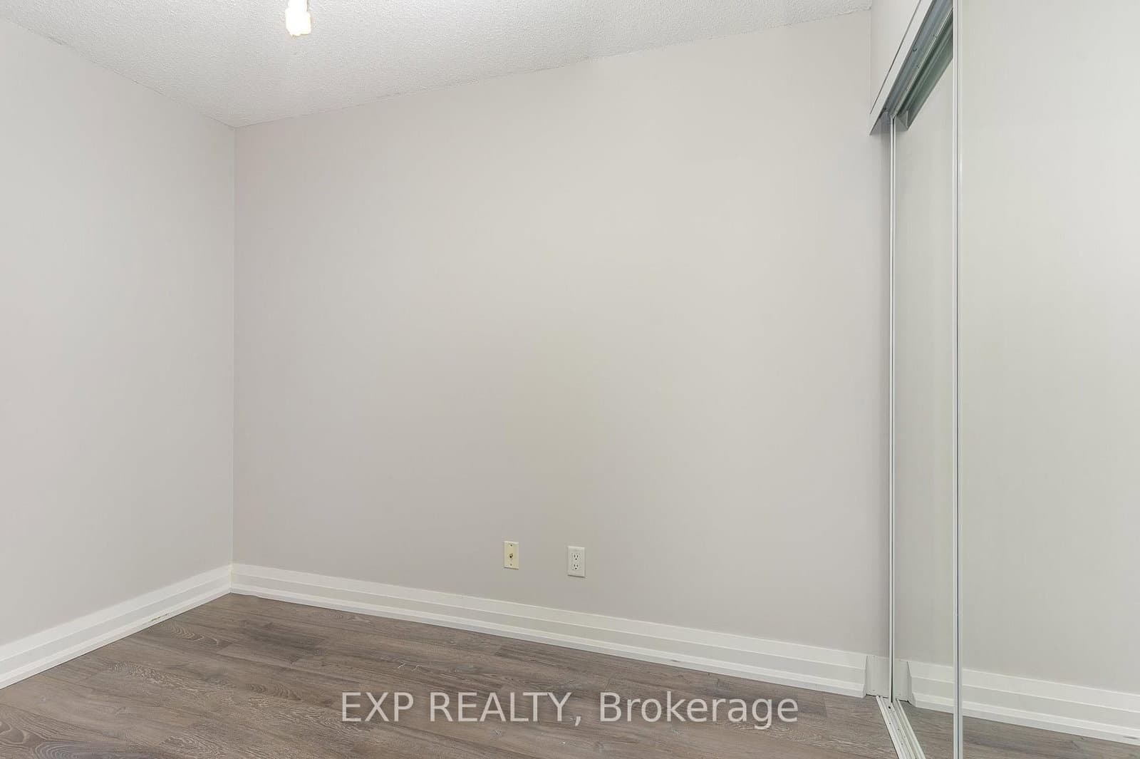 230 King Street, Unit 614 thumbnail 17