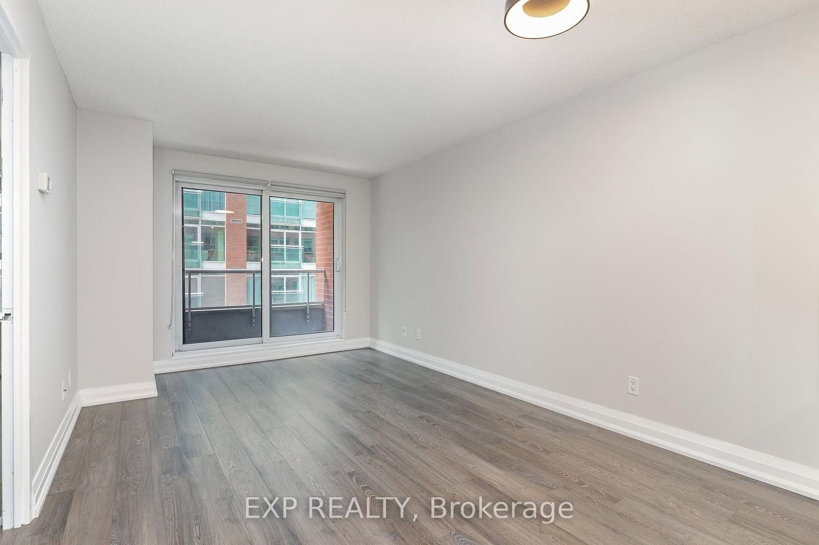 230 King Street, Unit 614 thumbnail 5