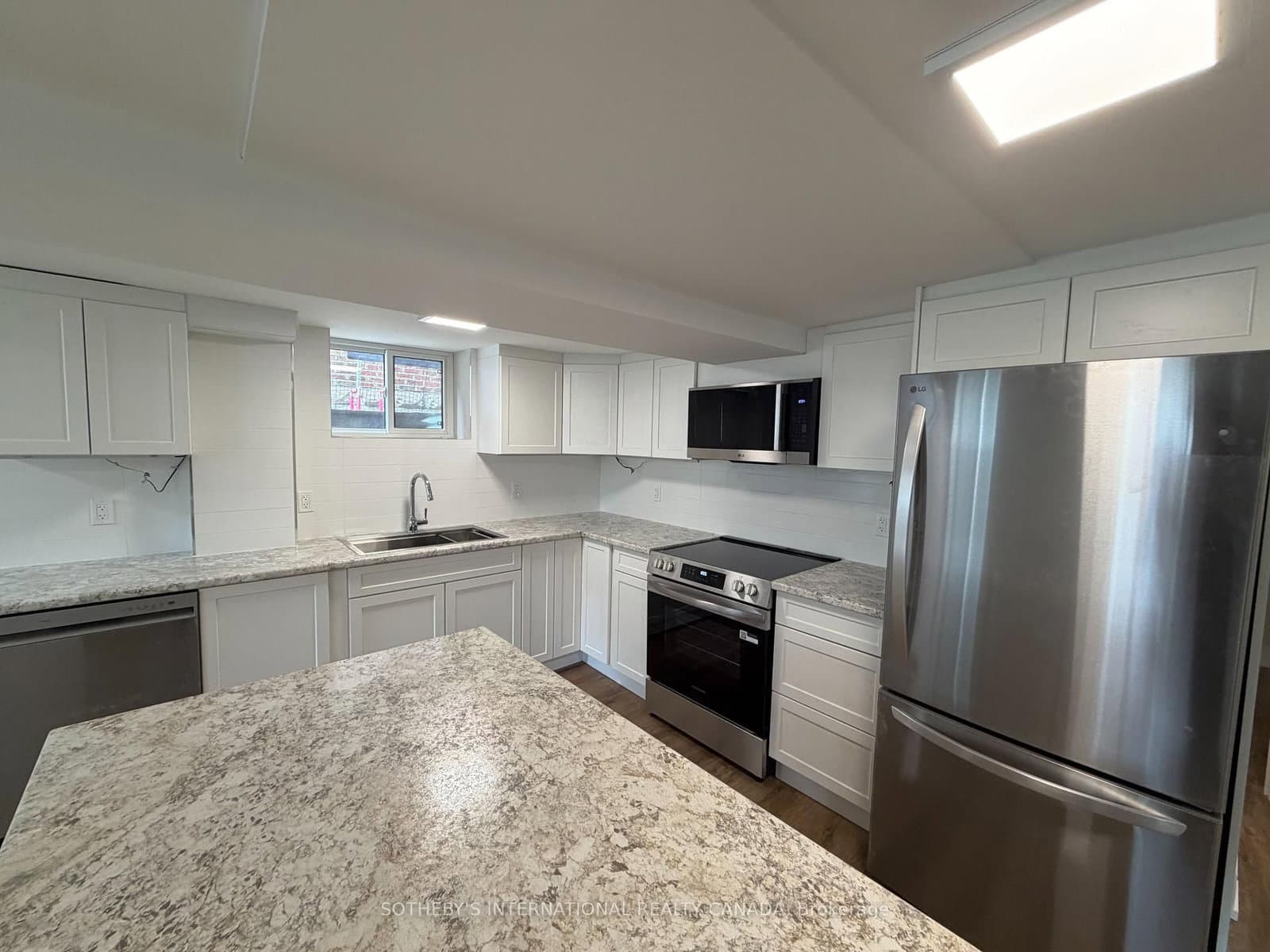 458A Oriole Parkway, Unit Lower thumbnail 9