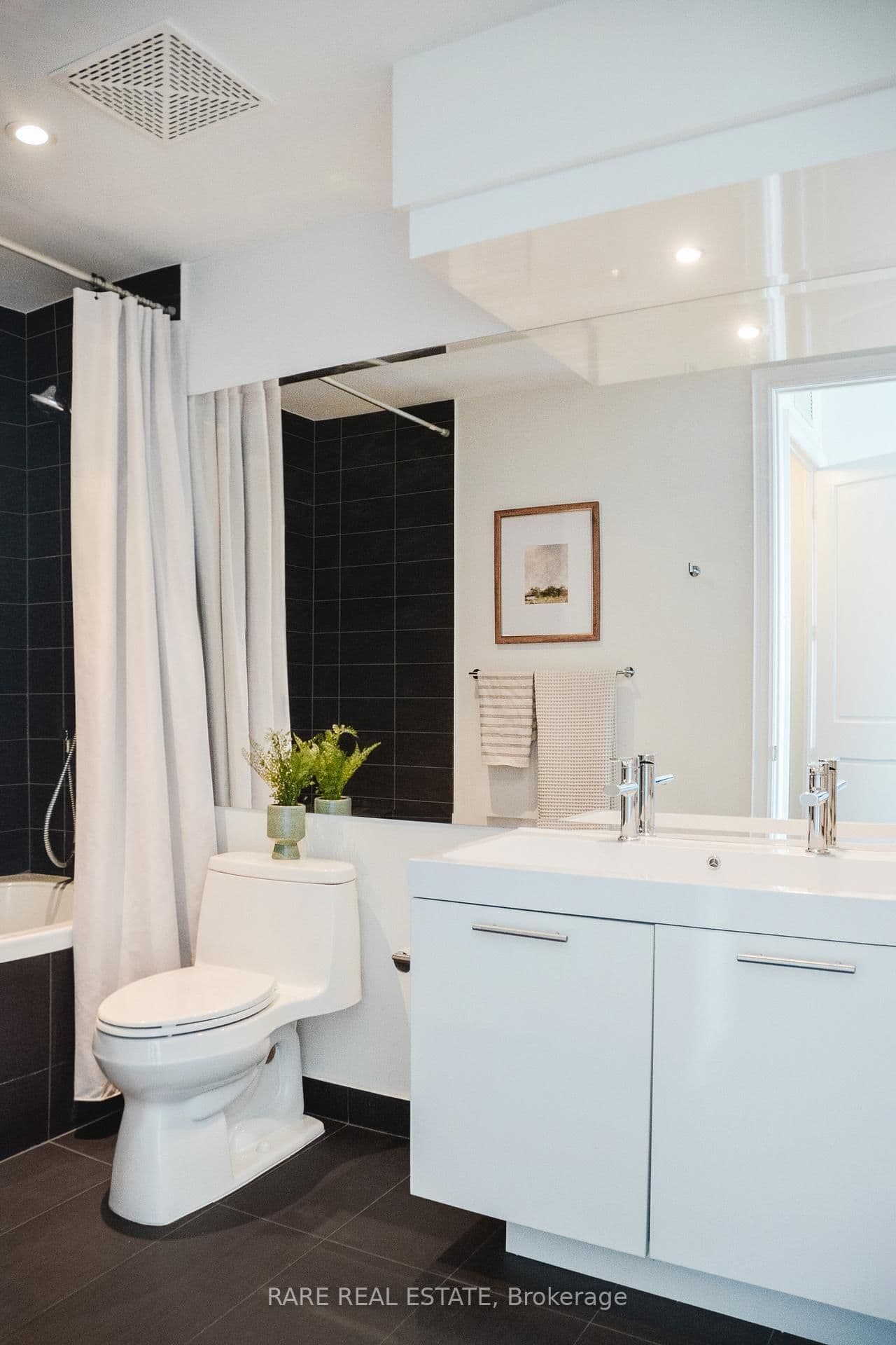 388 Yonge Street, Unit 5907 thumbnail 25