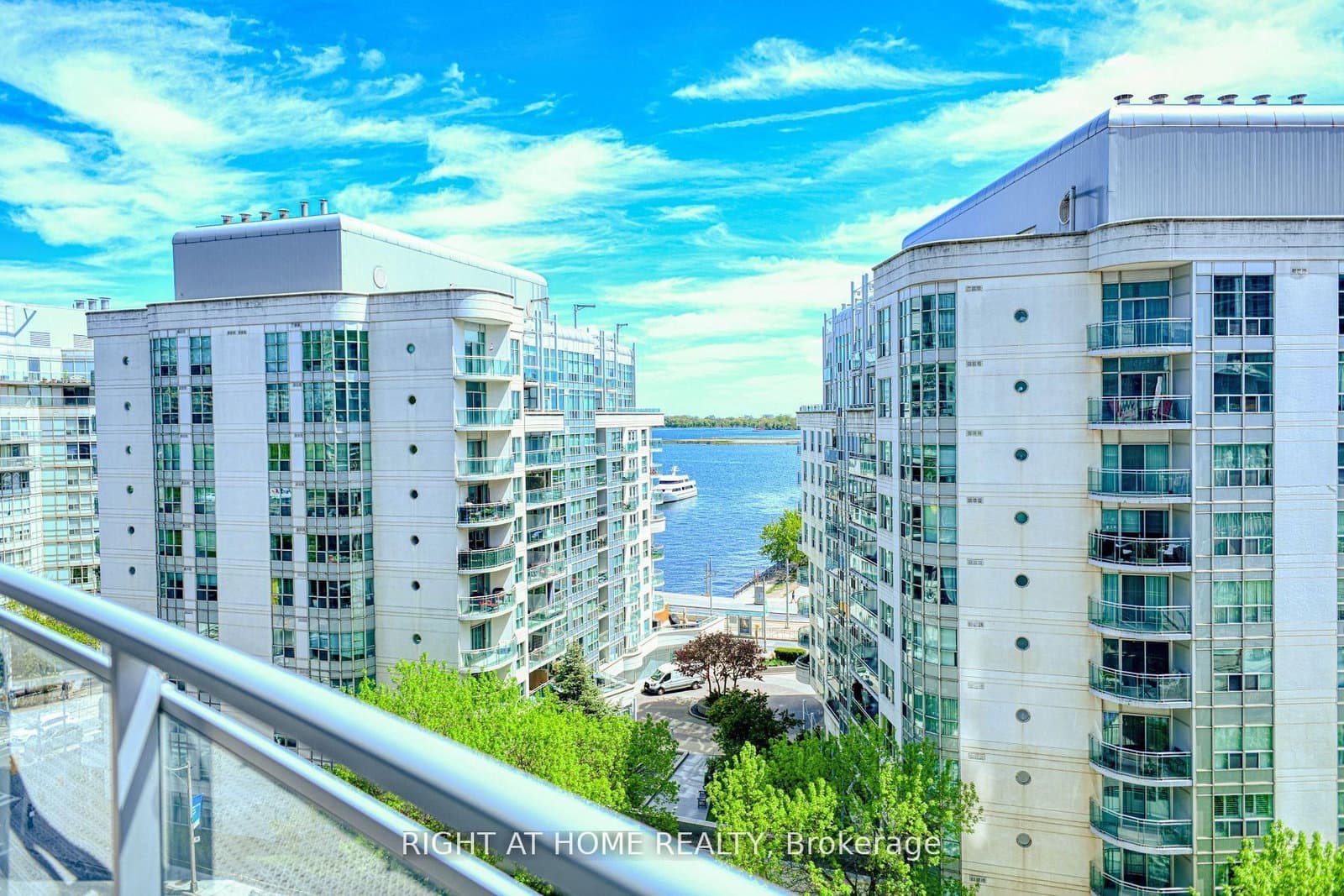 #1016 - 38 Dan Leckie Way S