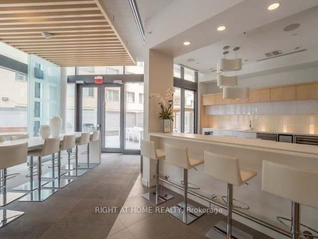 45 Charles Street E, Unit 4107 thumbnail 11