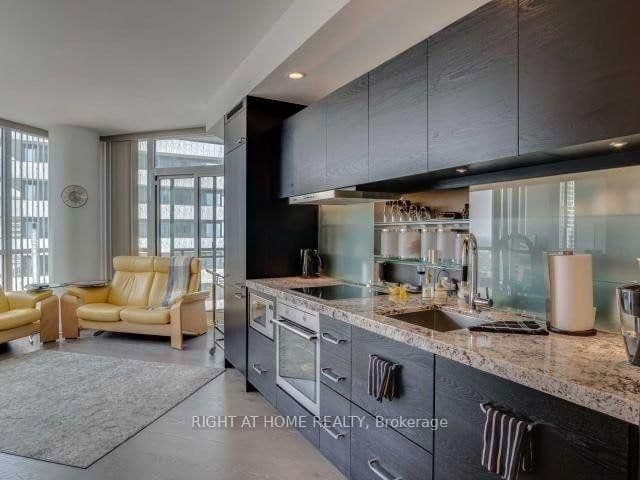 45 Charles Street E, Unit 4107 thumbnail 6