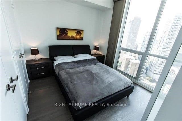 45 Charles Street E, Unit 4107 thumbnail 7
