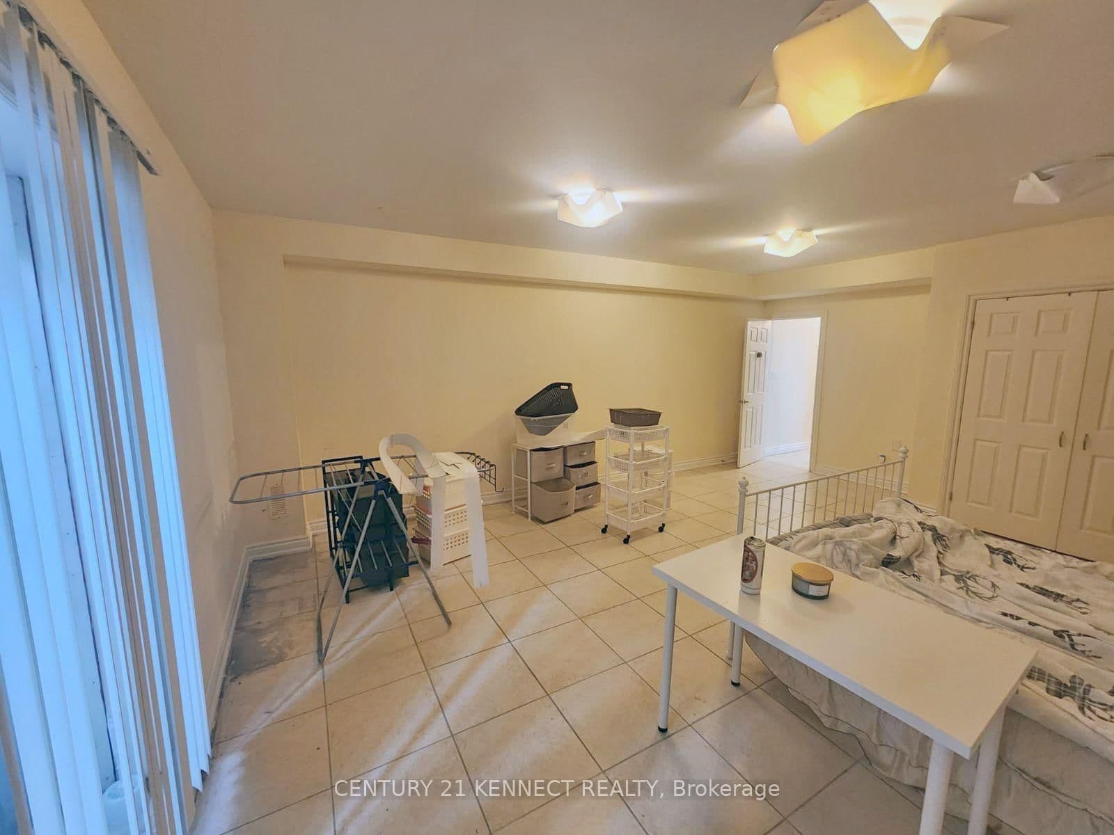 150B Finch Avenue E thumbnail 4