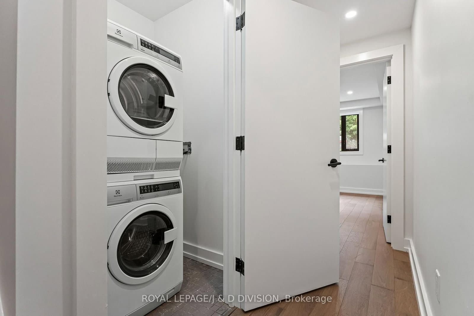 314 Lonsdale Road, Unit 4 thumbnail 35