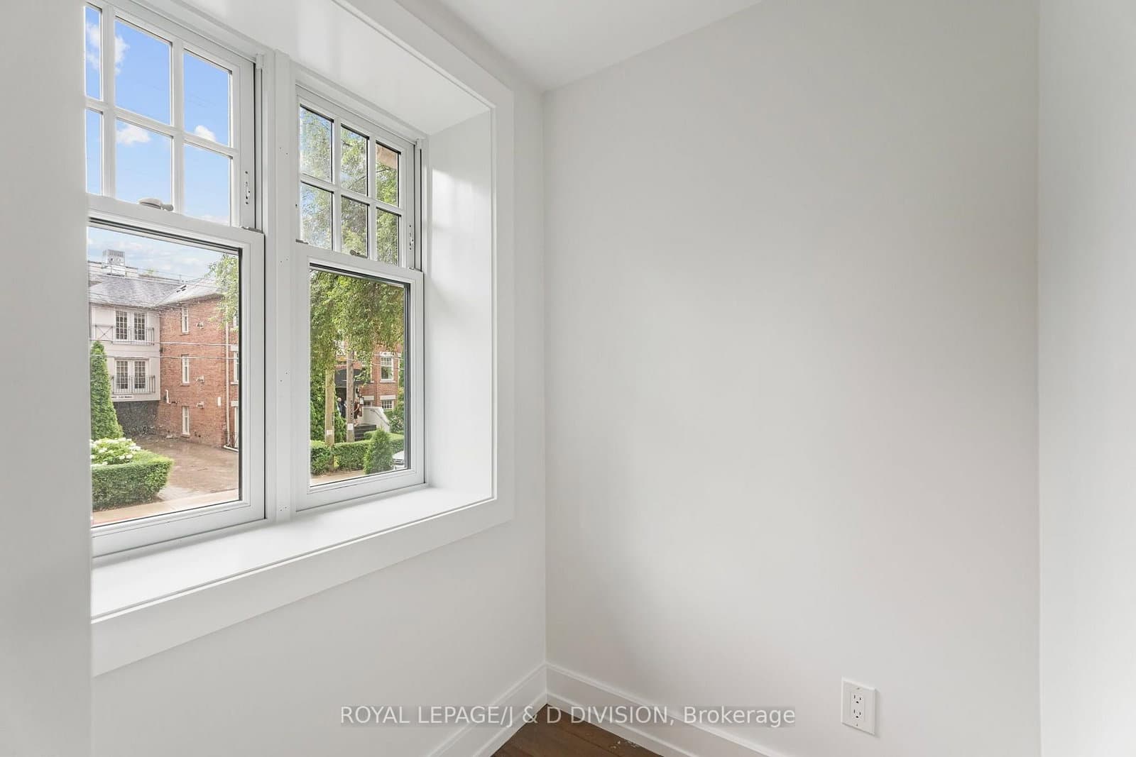 314 Lonsdale Road, Unit 4 thumbnail 9