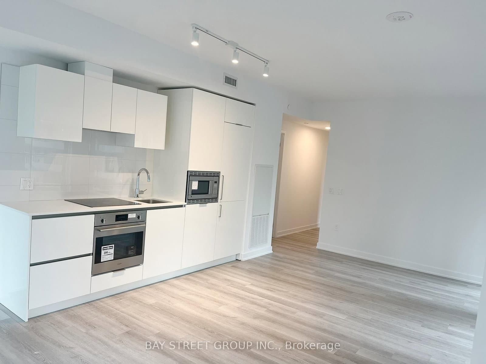238 Simcoe Street, Unit 1904 thumbnail 9