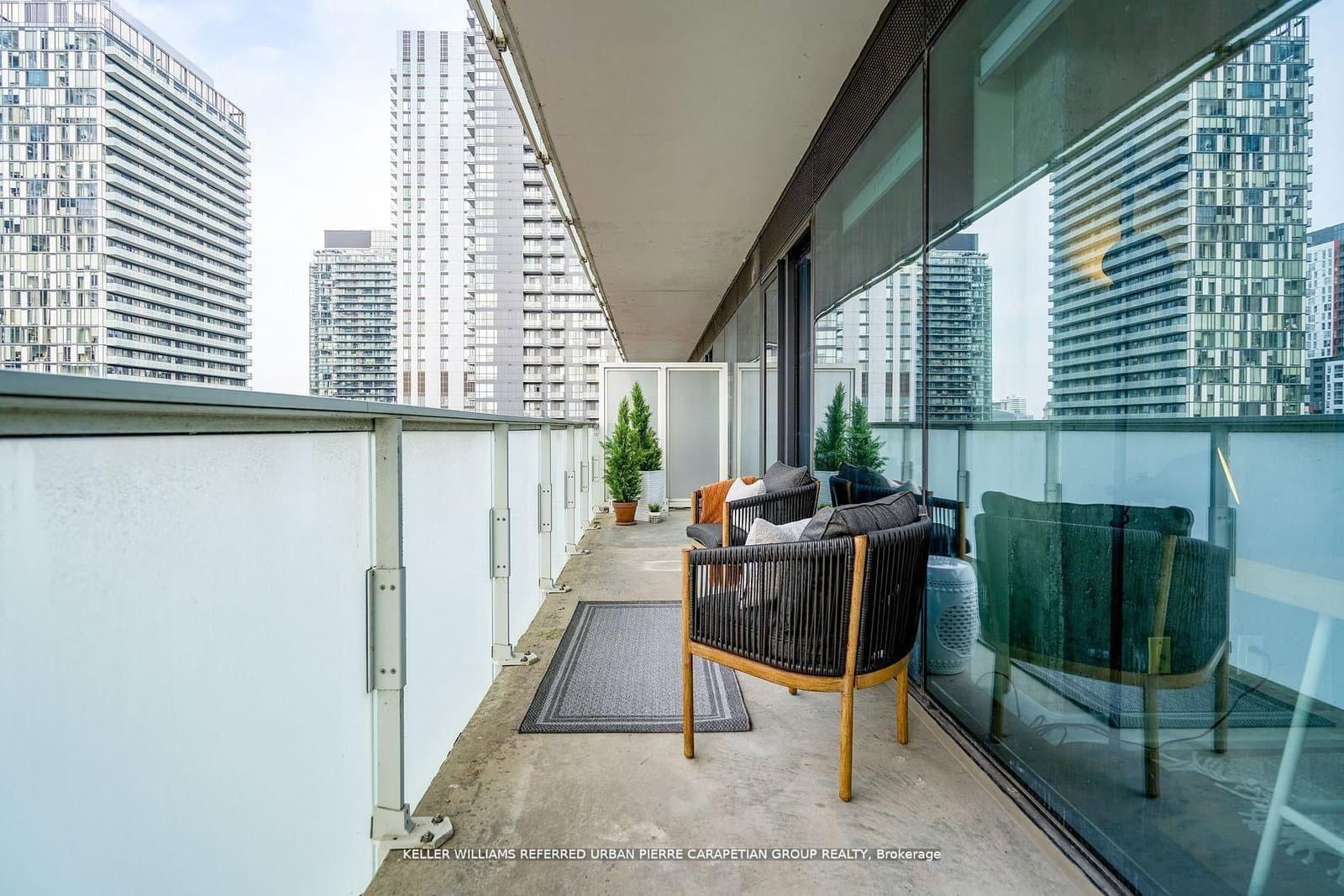 11 Charlotte Street, Unit 2004 thumbnail 4