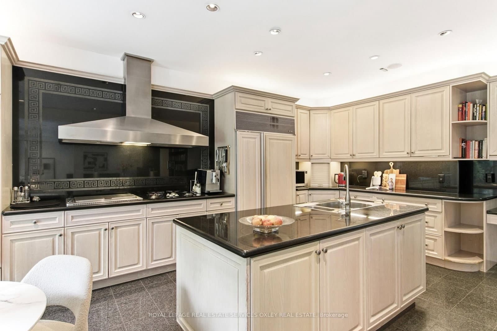 21 Astley Avenue thumbnail 10