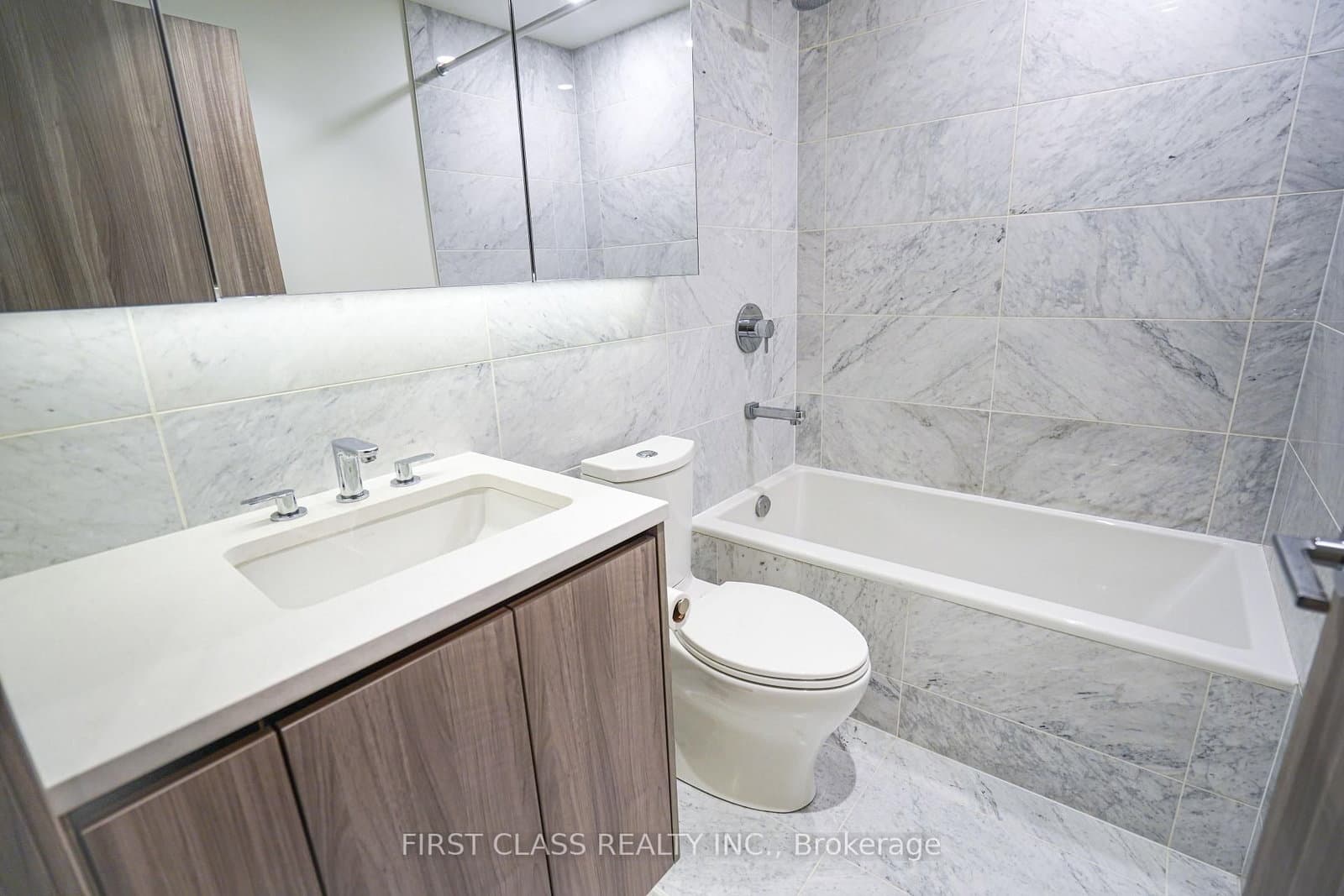 95 Mcmahon Drive, Unit TH103 thumbnail 13