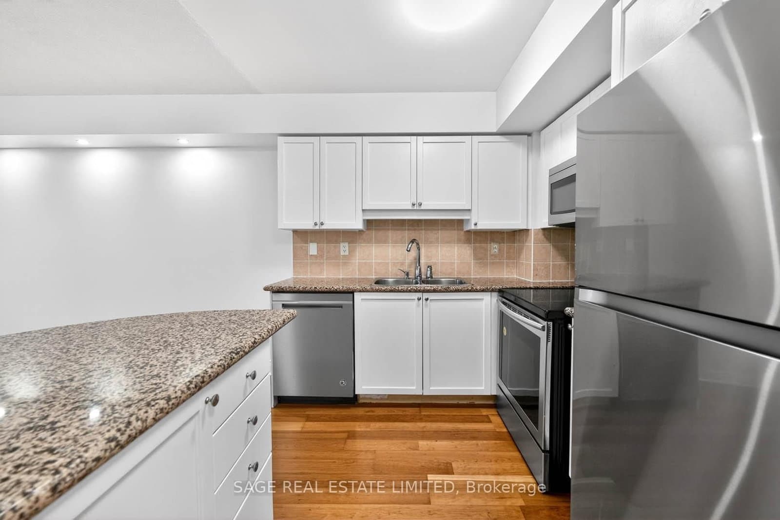 78 Harrison Garden Boulevard, Unit 1214 thumbnail 10