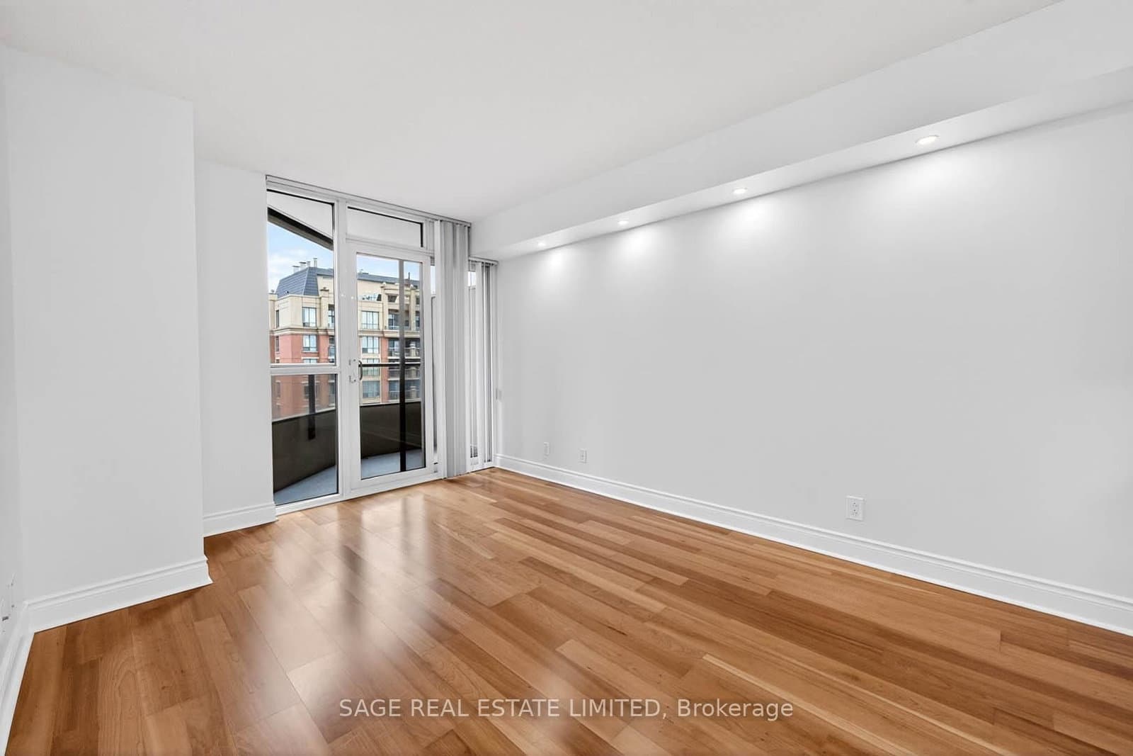 78 Harrison Garden Boulevard, Unit 1214 thumbnail 13