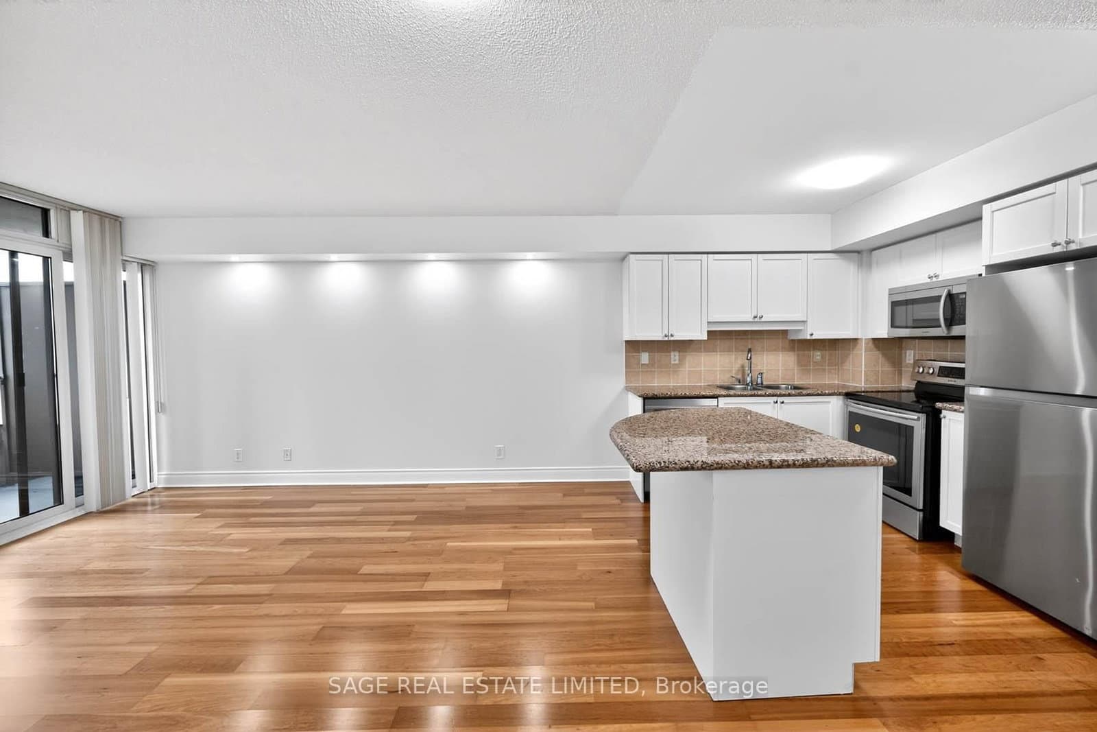 78 Harrison Garden Boulevard, Unit 1214 thumbnail 16