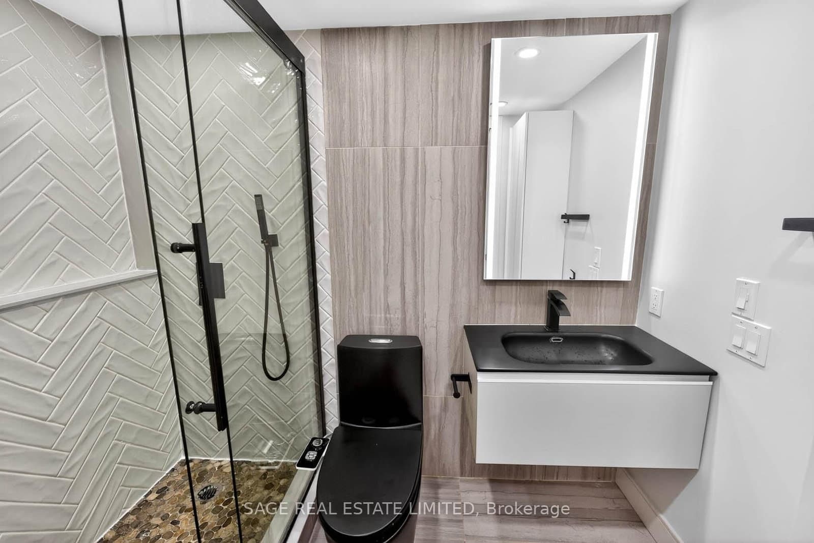 78 Harrison Garden Boulevard, Unit 1214 thumbnail 19