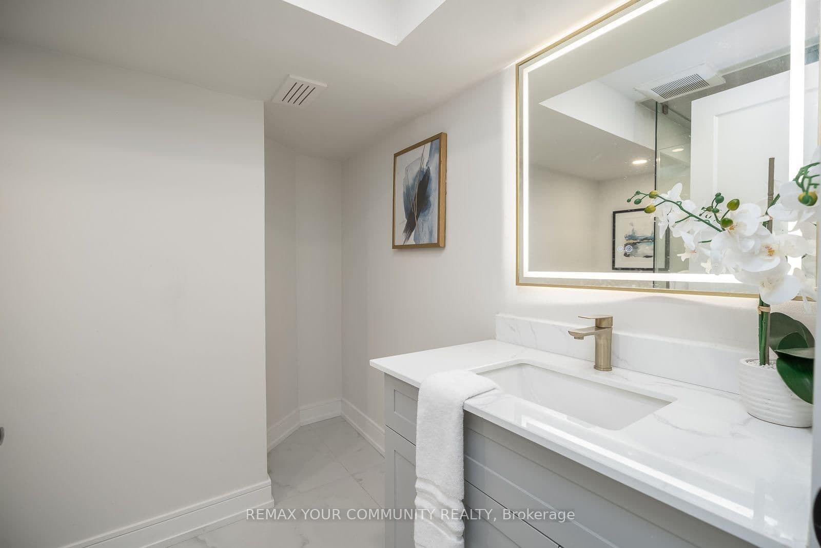 354 Bessborough Drive thumbnail 47