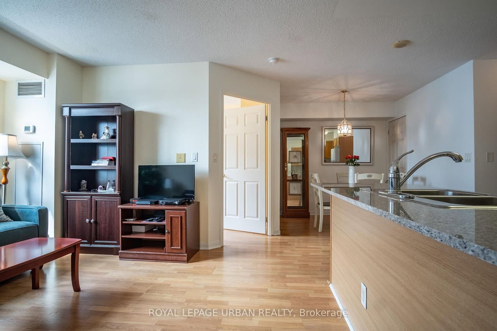 #201 - 5940 Yonge Street
