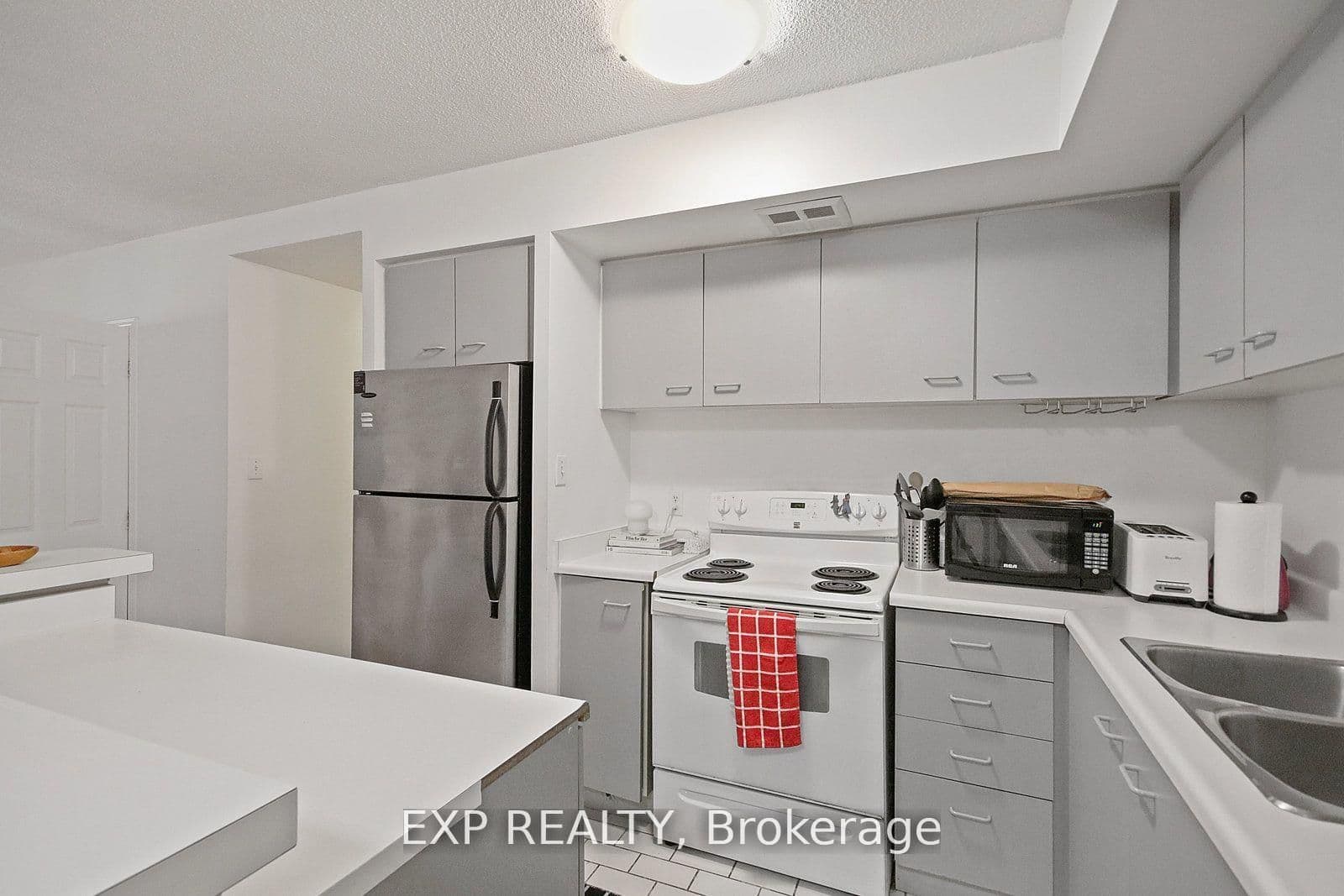 25 The Esplanade, Unit 808 thumbnail 7