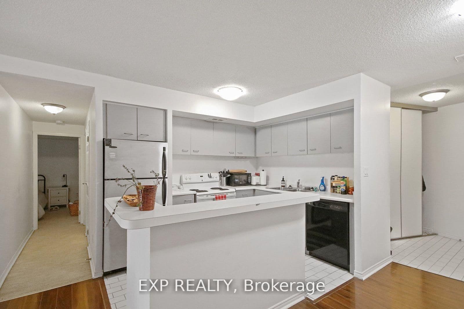 25 The Esplanade, Unit 808 thumbnail 9