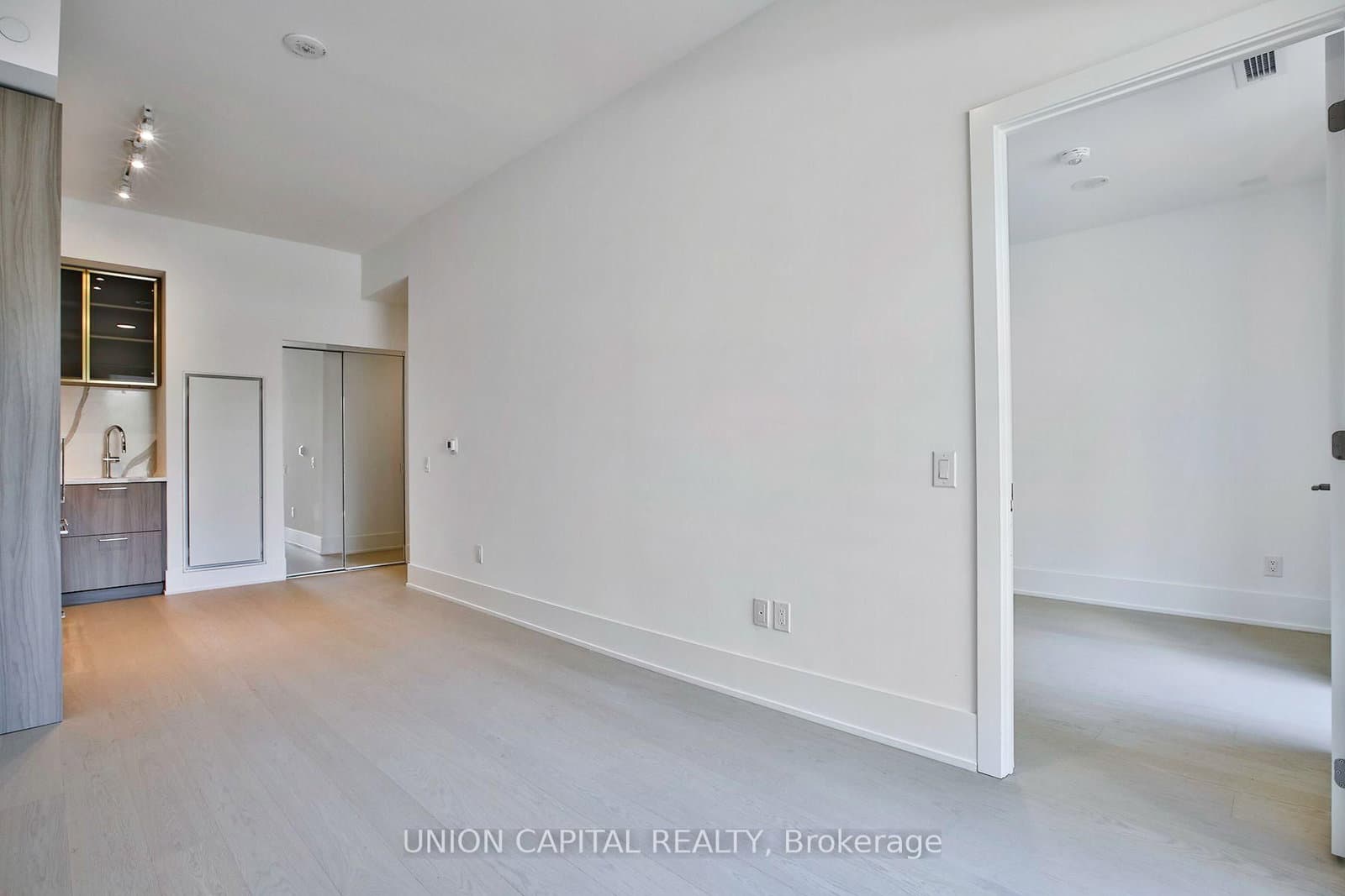 36 Olive Avenue, Unit TH103 thumbnail 2