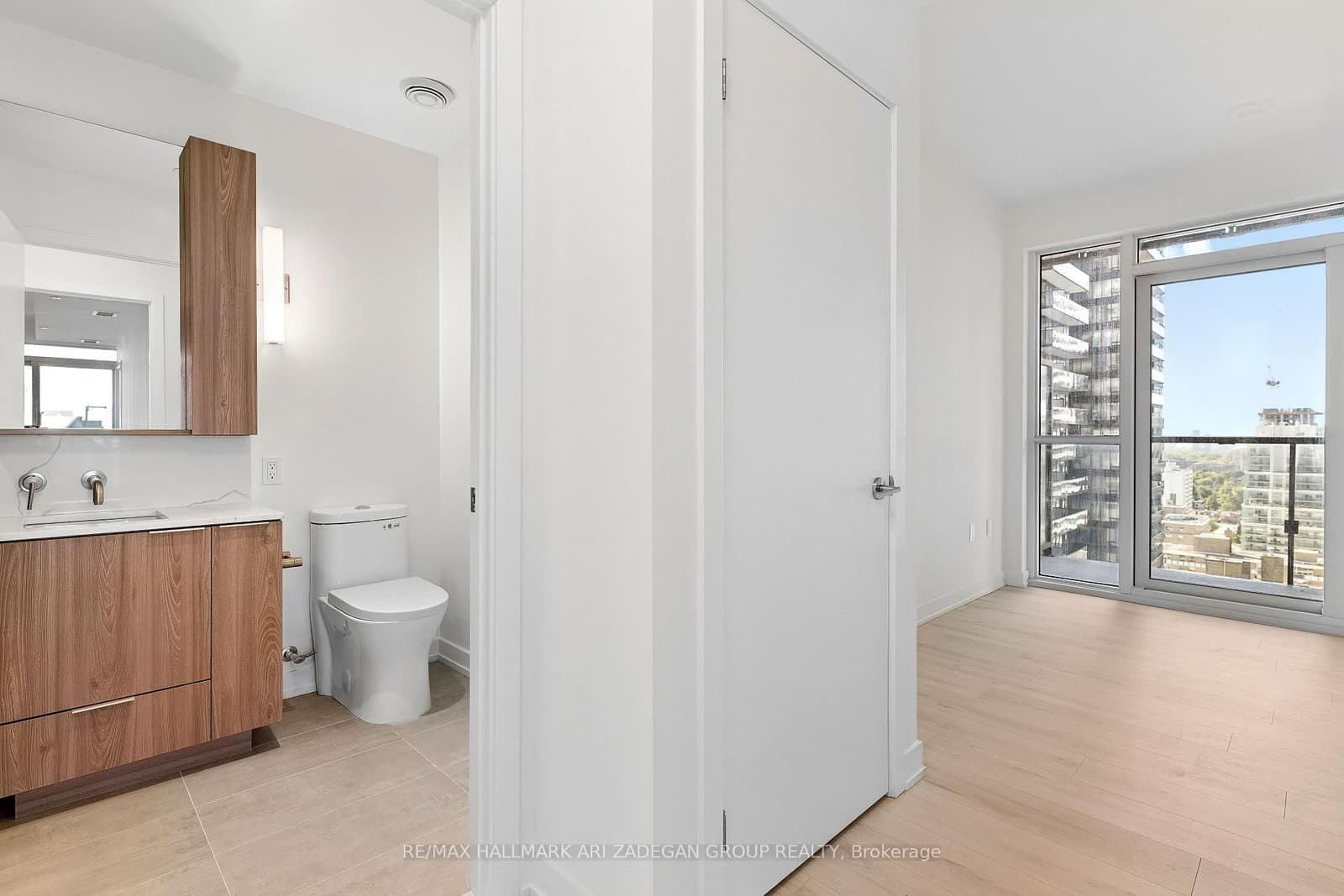 110 Broadway Avenue, Unit 2102 thumbnail 12
