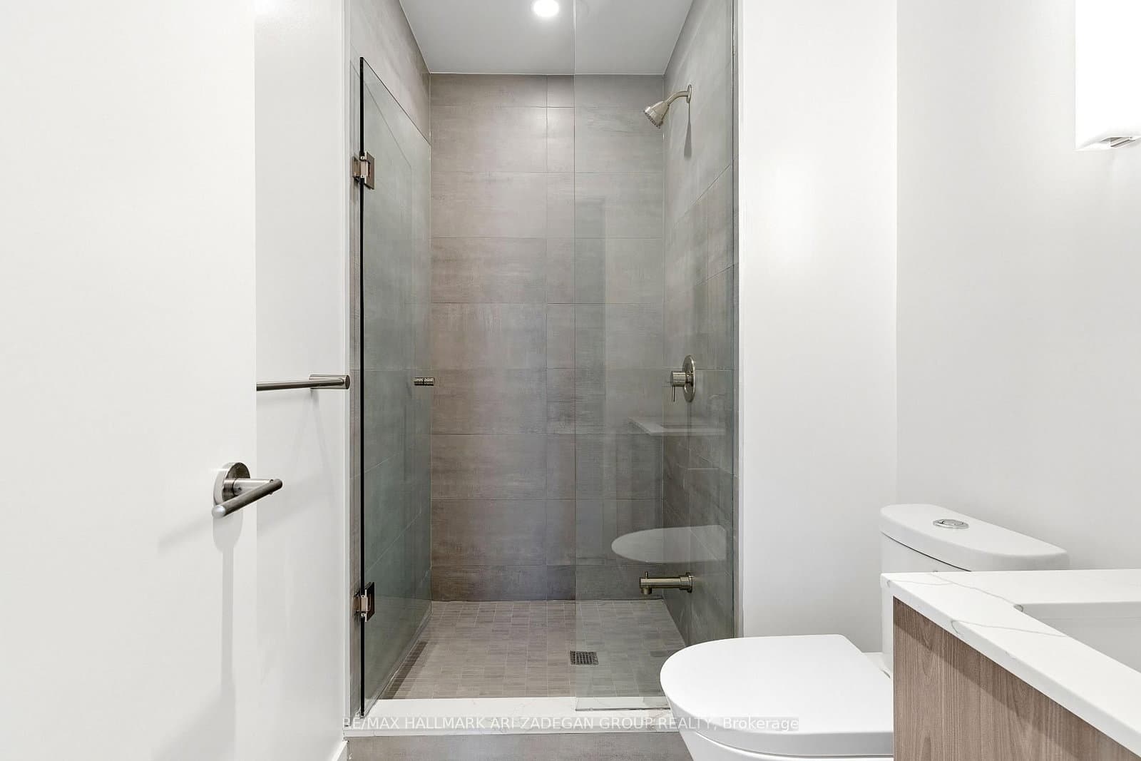 110 Broadway Avenue, Unit 2102 thumbnail 20