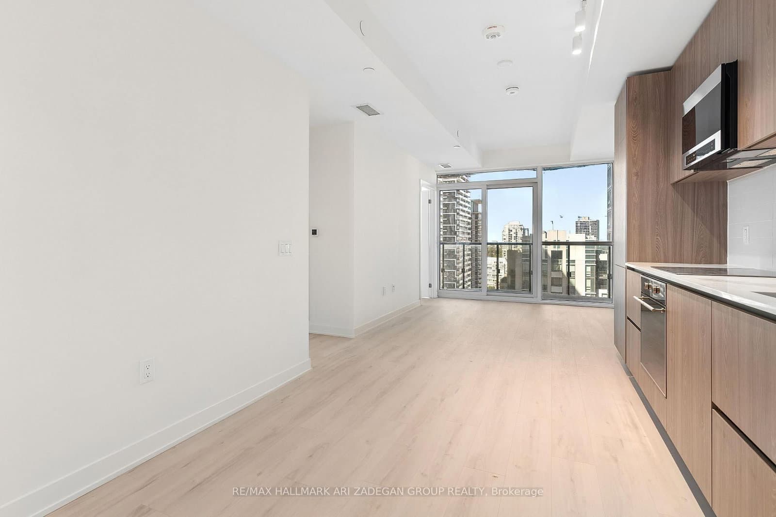 110 Broadway Avenue, Unit 2102 thumbnail 5