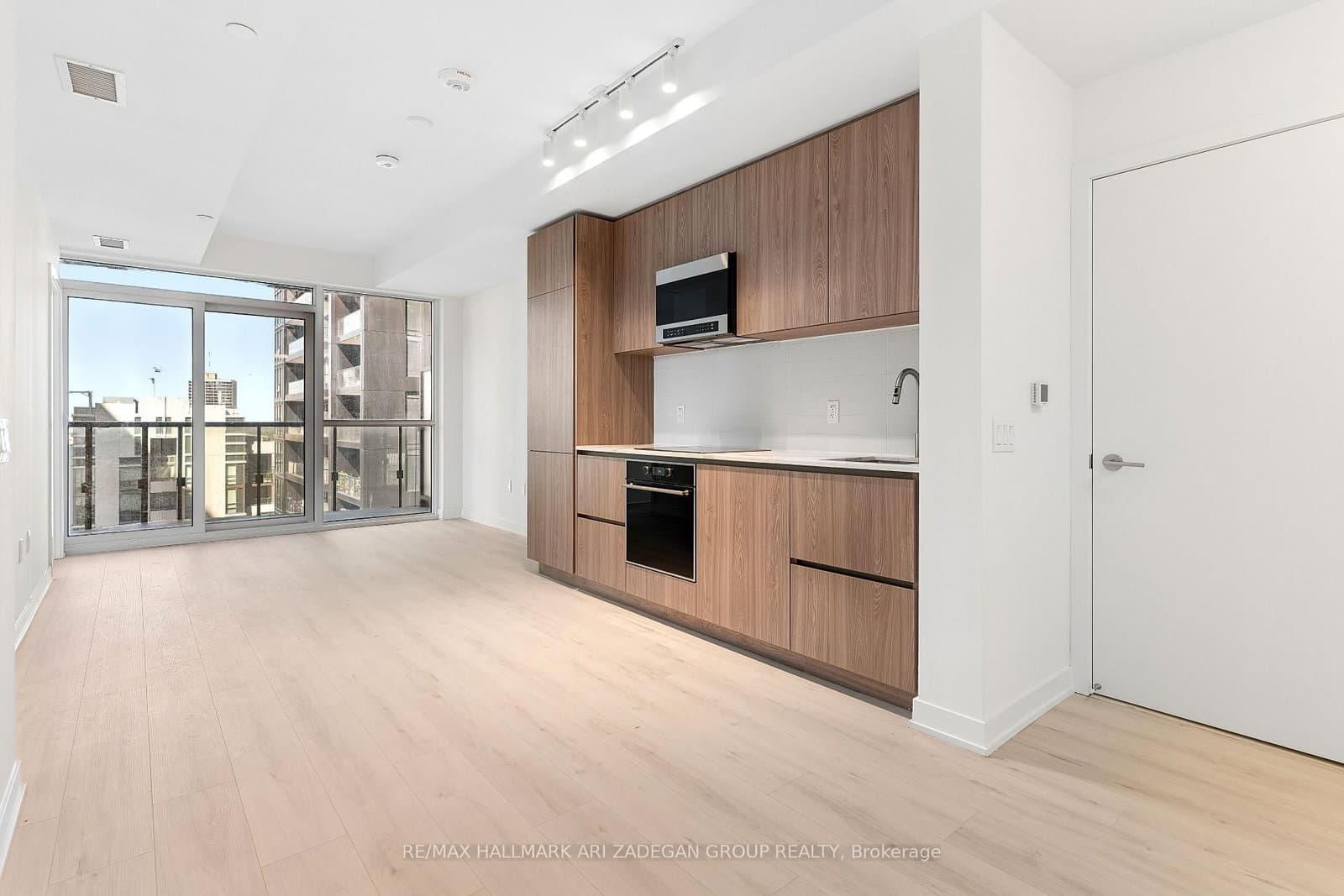 110 Broadway Avenue, Unit 2102 thumbnail 7