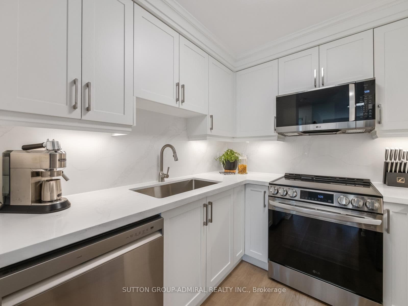 #1112 - 35 Finch Avenue E
