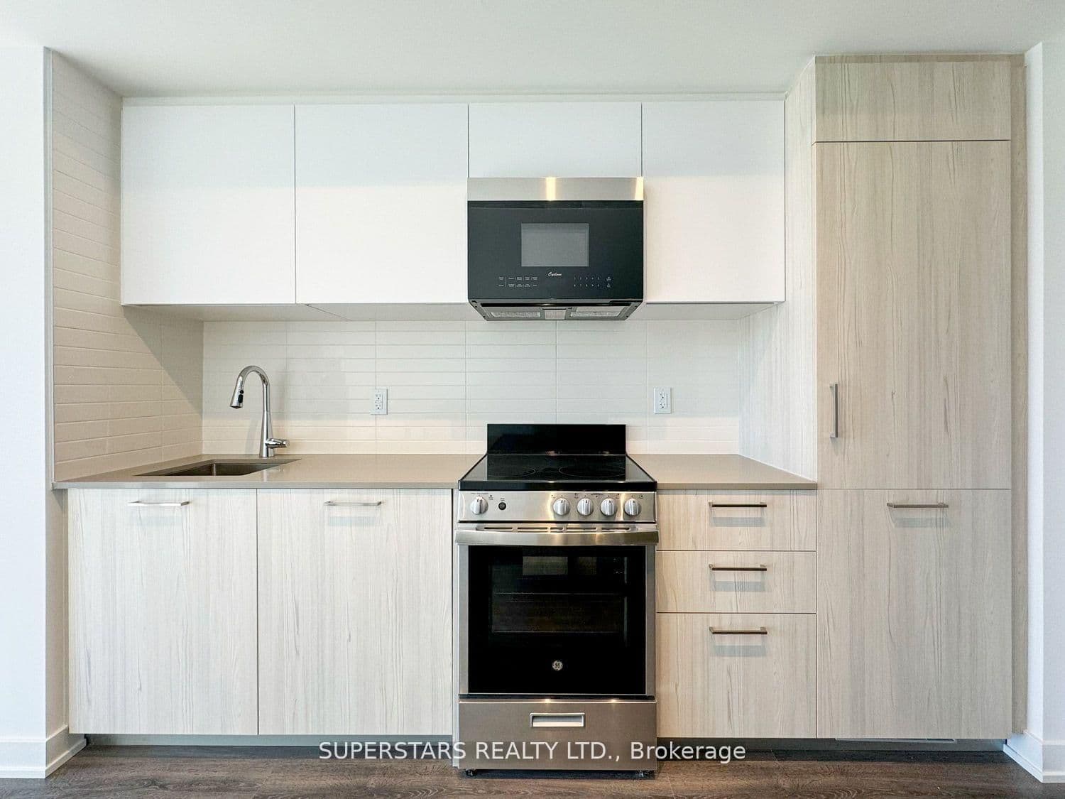 65 Mutual Street, Unit 1002