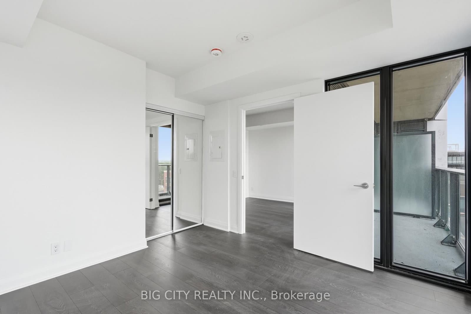 25 Frederick Todd Way, Unit 809 thumbnail 6