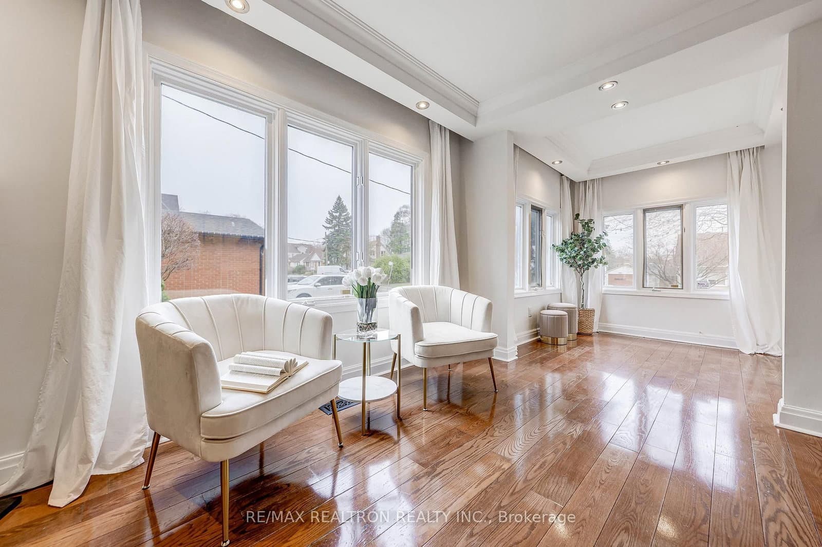 188 Maplehurst Avenue thumbnail 10