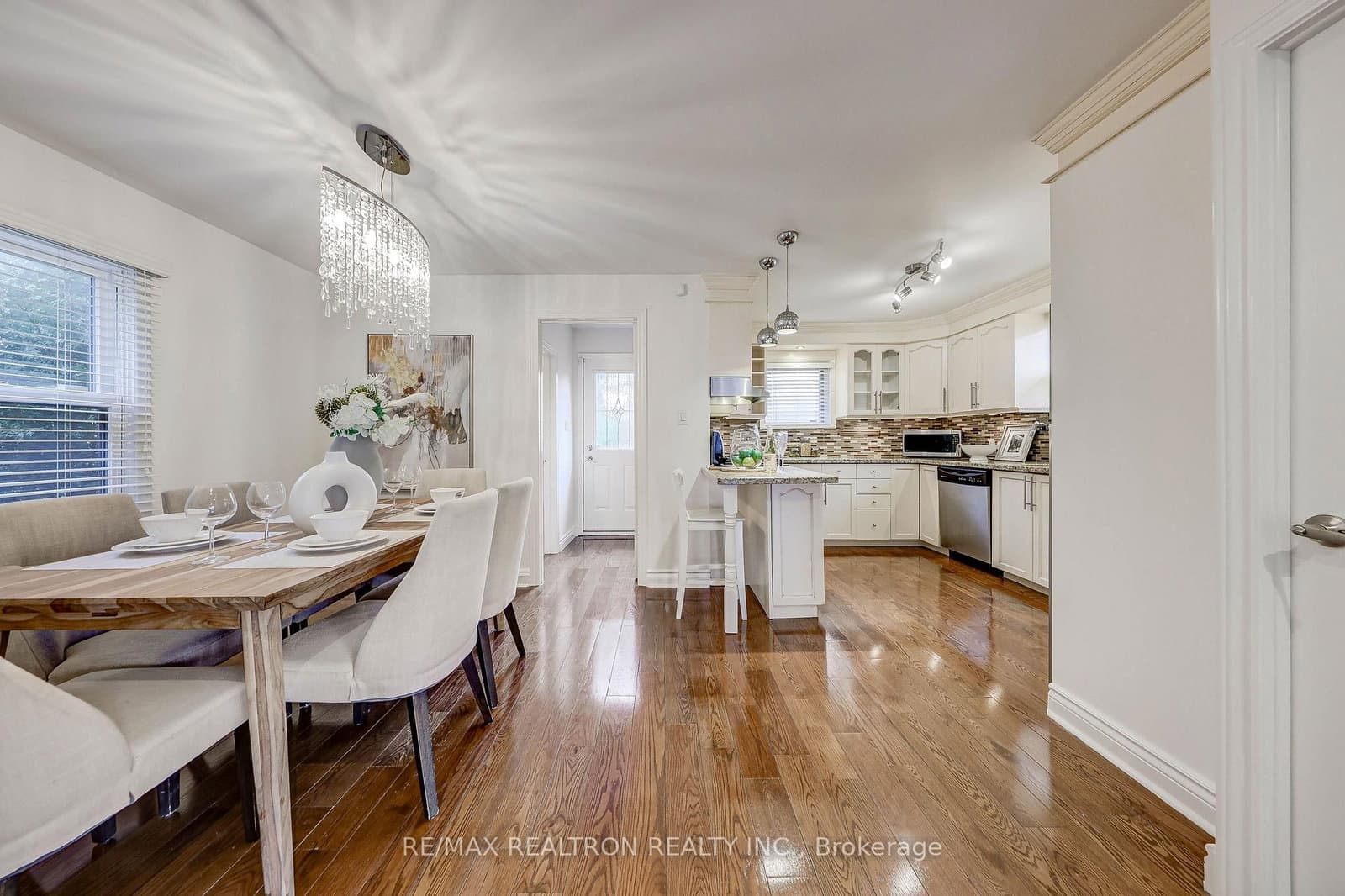188 Maplehurst Avenue thumbnail 19