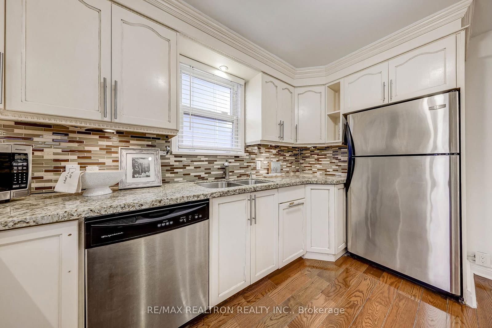 188 Maplehurst Avenue thumbnail 22