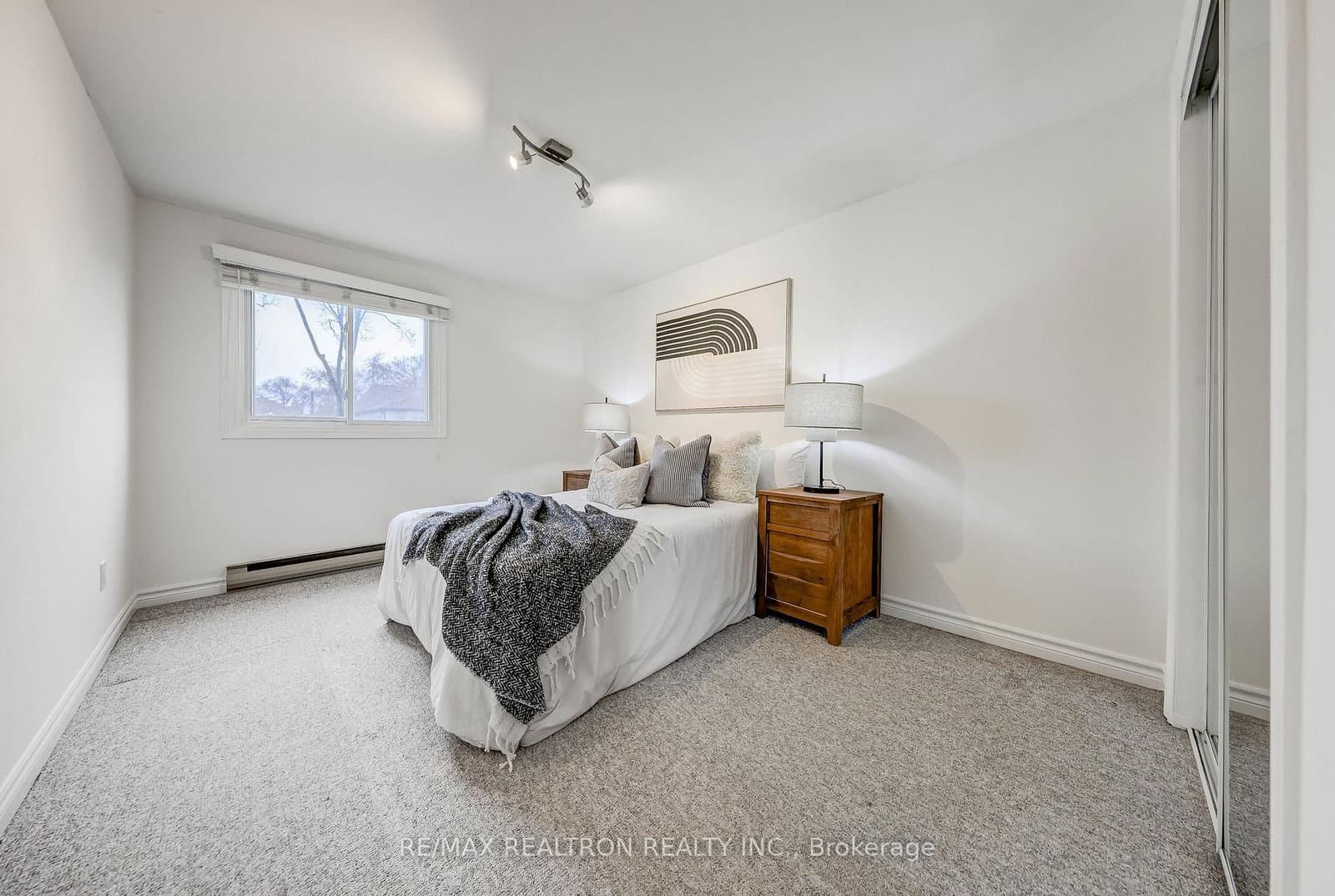 188 Maplehurst Avenue thumbnail 32