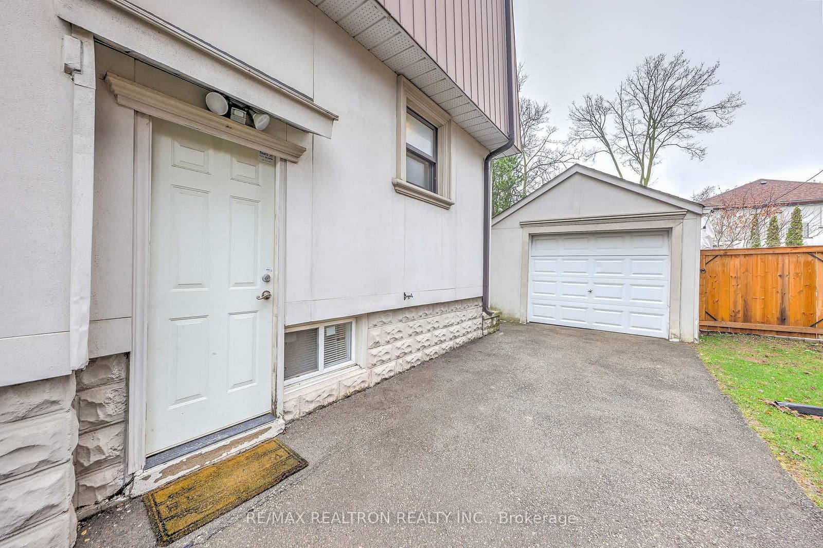 188 Maplehurst Avenue thumbnail 43