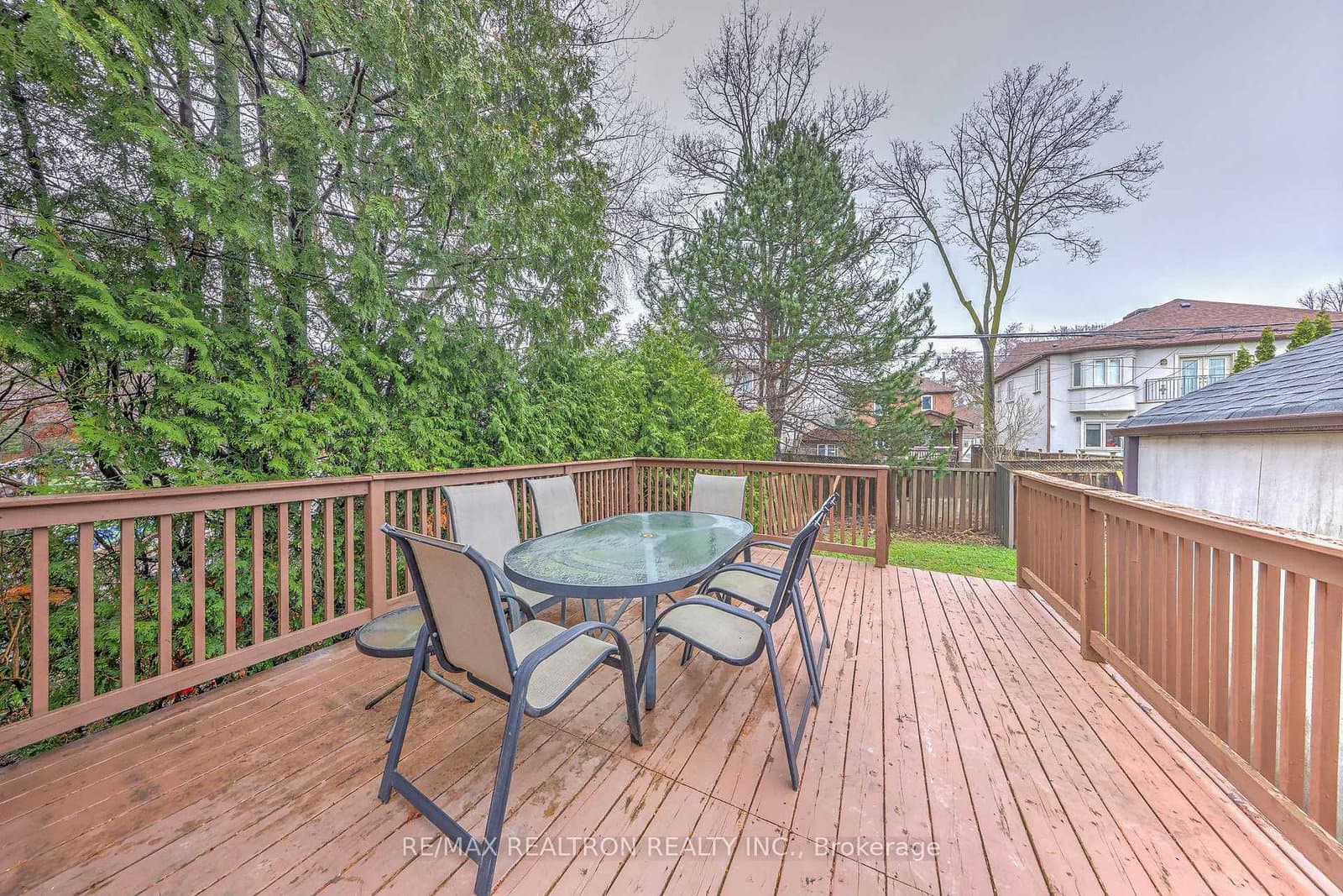 188 Maplehurst Avenue thumbnail 44