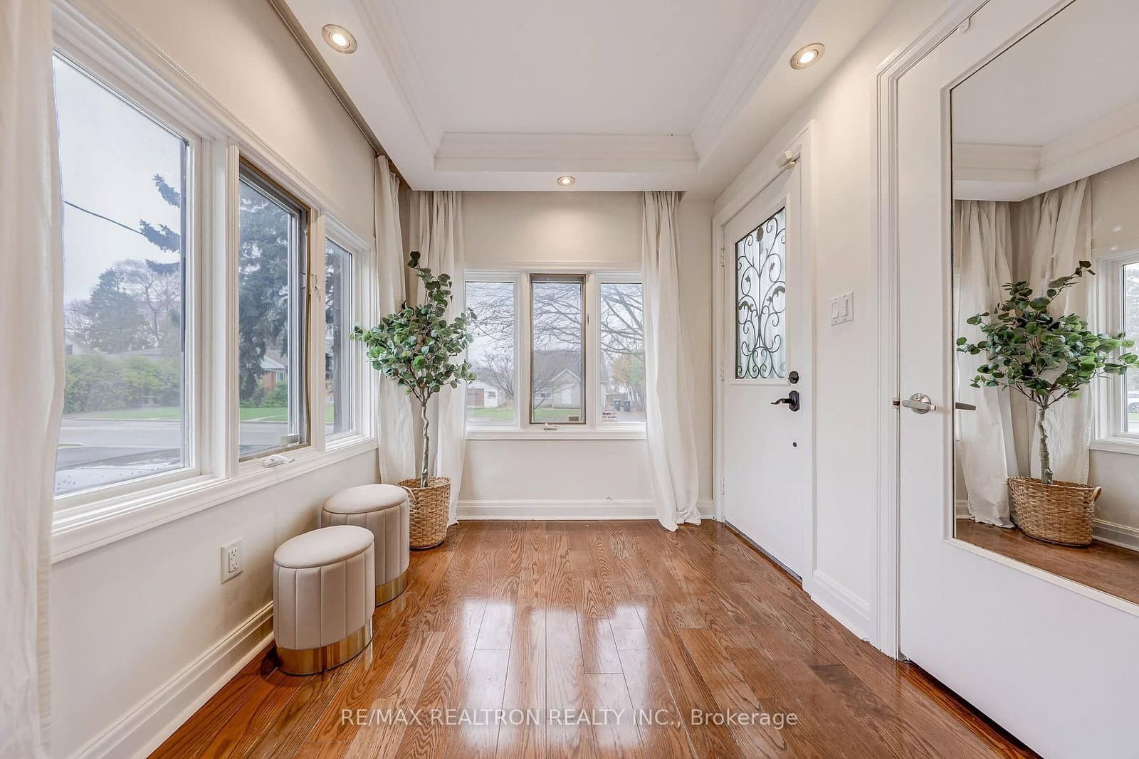 188 Maplehurst Avenue thumbnail 5
