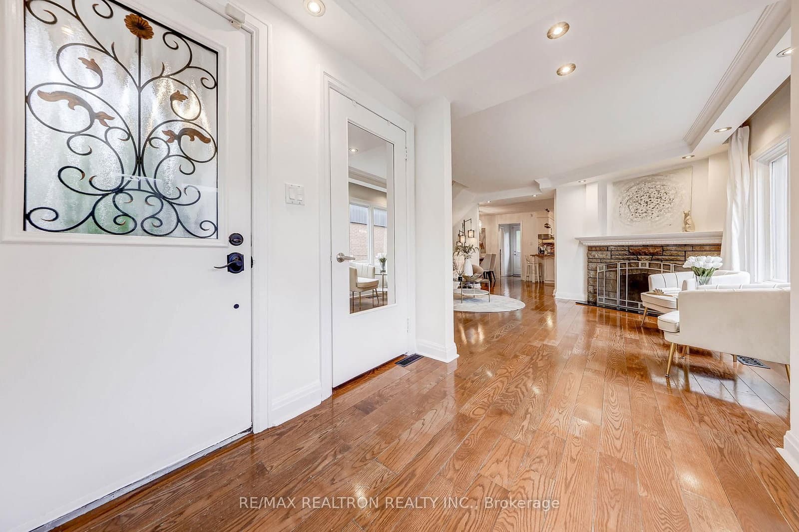 188 Maplehurst Avenue thumbnail 6